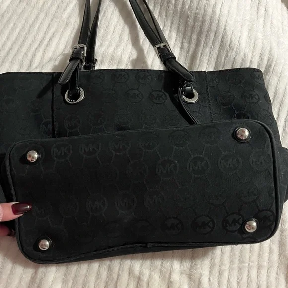 Black MICHAEL Kors Jet Set Tote Bag with Signature Canvas Print - Picture 6 of 16